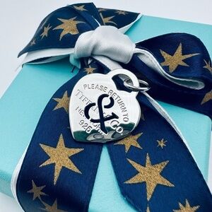 NWOT Tiffany & Co. Return to Large Ampersand Heart Charm in Silver w Packaging